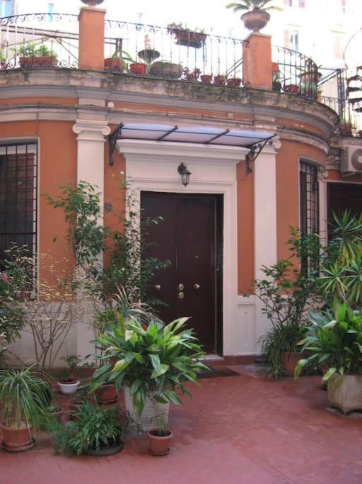 Vivilo Collection - Opera Teather Apartment - Very Central ローマ エクステリア 写真